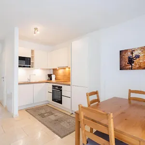  Apartment Donaufeld Living - Geräumiges Mit Balkon