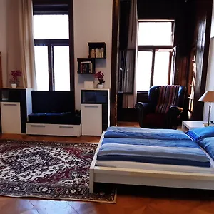 Laudon Apartment