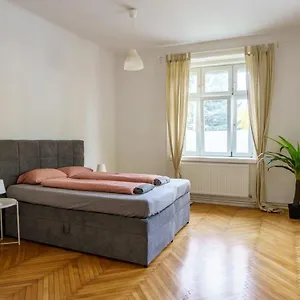 Central Living - Schoenbrunn Apartment